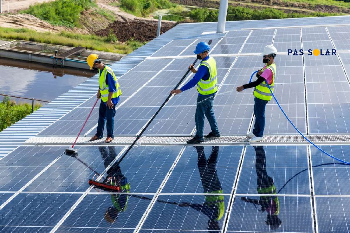 Should Solar Panels Be Cleaned?